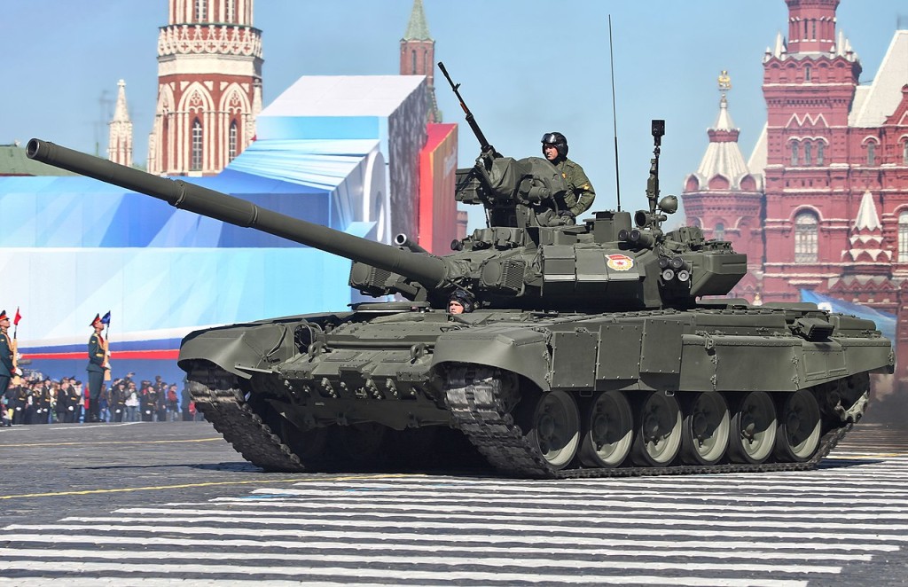 Ruský tank T-90 na vojenské přehlídce
