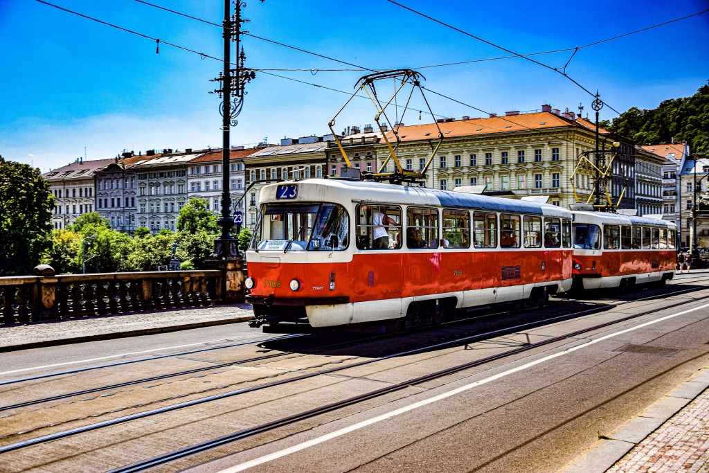 Peníze půjdou třeba na opravy tramvajových tratí ve Starostrašnické v Praze 10 a mezi Vladimírovou a Na Pankráci v Praze 4