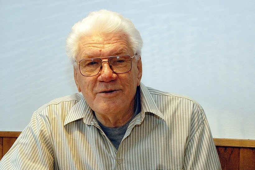 Herec sice patřil ke komunistům, ale přes bratrova zvěrstva se nemohl přenést