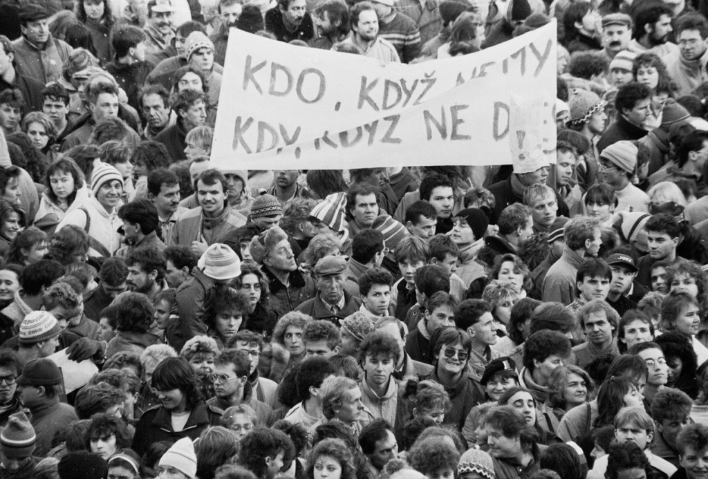 Co by se stalo, pokud by byl vydán rozkaz demonstraci rozehnat, se snad už dnes raději ani nedomýšlejme
