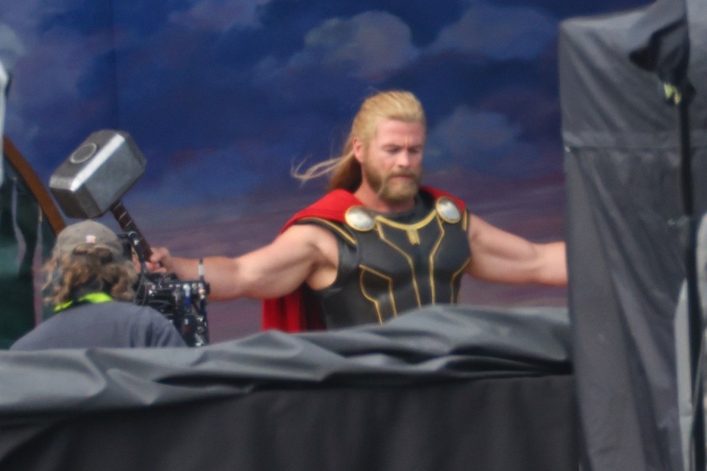 Thor je strážcem a vykonavatelem spravedlnosti. Ochraňuje kováře, mořeplavce a rybáře, rolníky