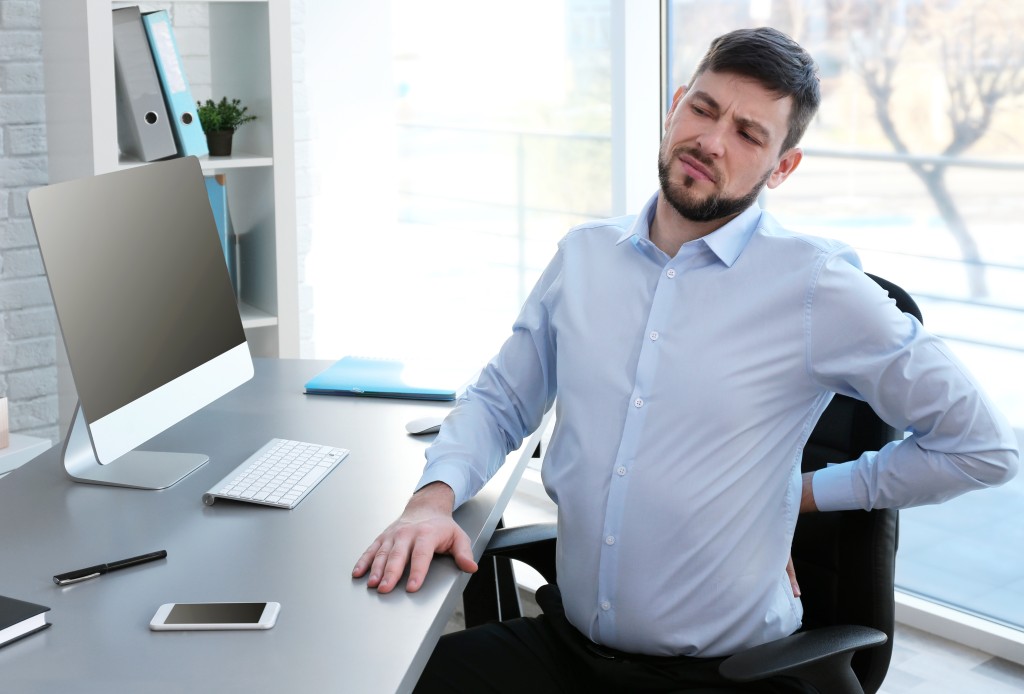S prevencí bolesti zad vám pomůže mimo jiné i několik jednoduchých cviků