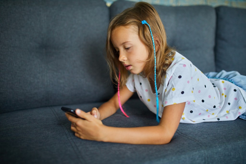 Desetiletá dívka utratila prostřednictvím online plateb přes 58 000 korun na sociální síti