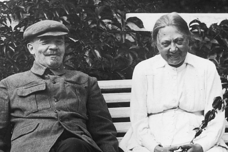 Naděžda Krupská byla revolucionářkou tělem i duší. Říkalo se, že kdyby mohla, byla by ještě krutější než sám Stalin