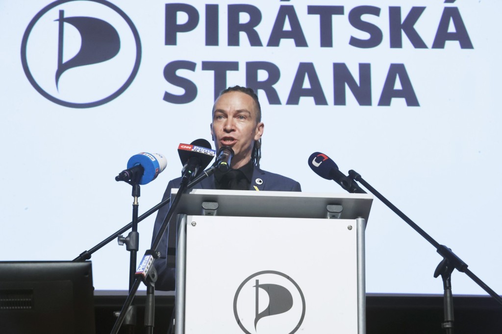 Budoucnost Pirátů ve vládě není vůbec jistá. Mají jen čtyři křesla a Fiala by se bez nich obešel