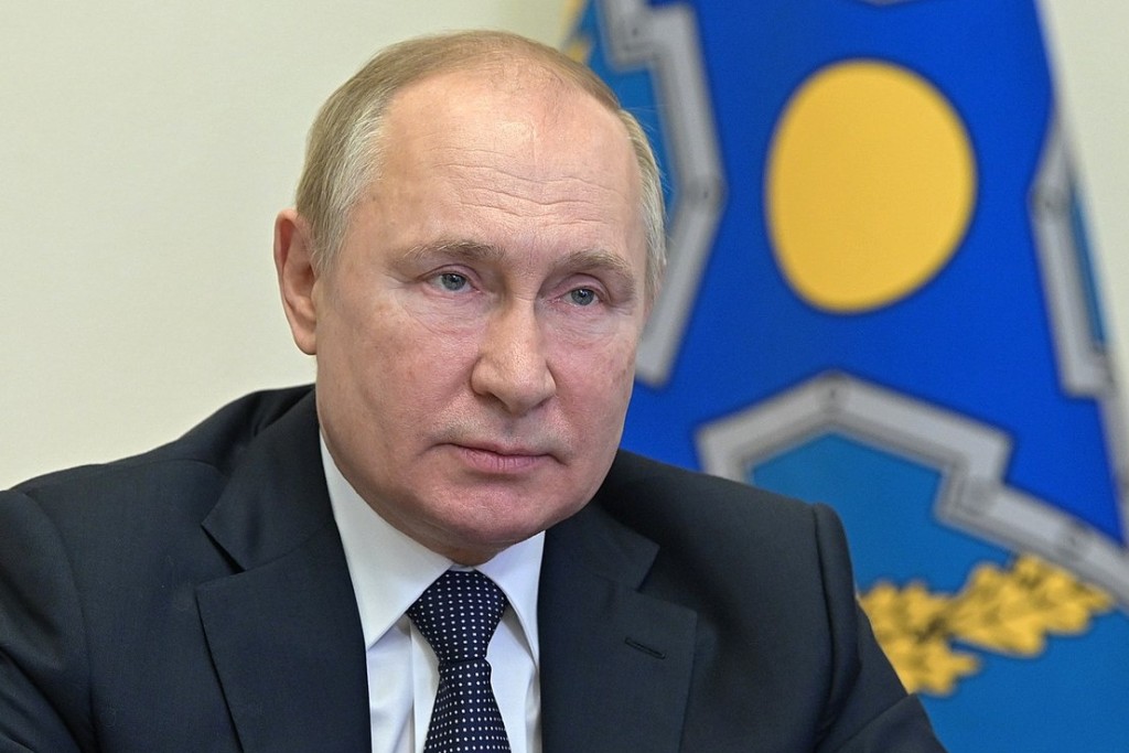 "Je tak chladný, že se téměř plazí,“ napsala o Putinovi bývalá ministryně zahraničí USA Madeleine Albrightová