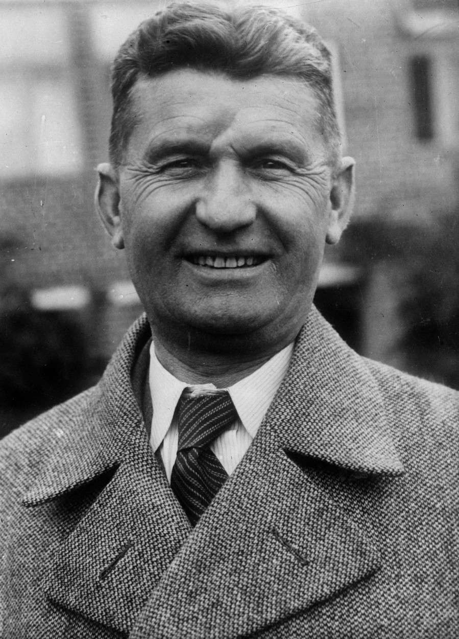 Spolu s budováním svého továrního areálu dokázal podle svých představ přebudovat město Zlín. Jako jeho starosta prosadil koncepci zahradního města s originální funkcionalistickou architekturou