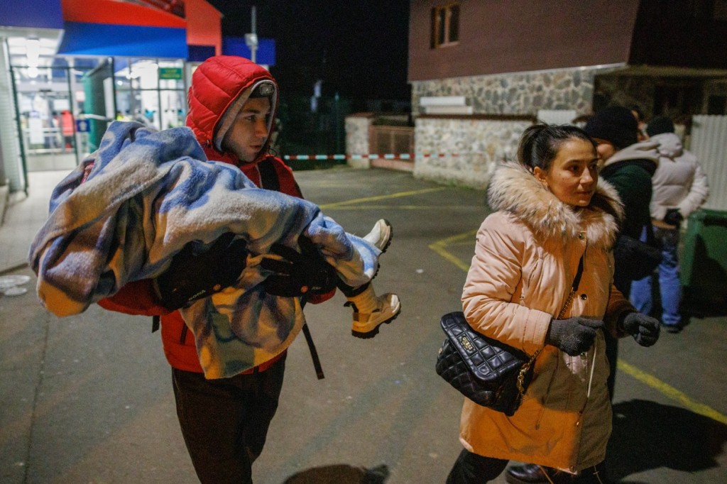 Pro některé uprchlíky je připraveno zázemí, další mohou zamířit ke svým příbuzným a známým