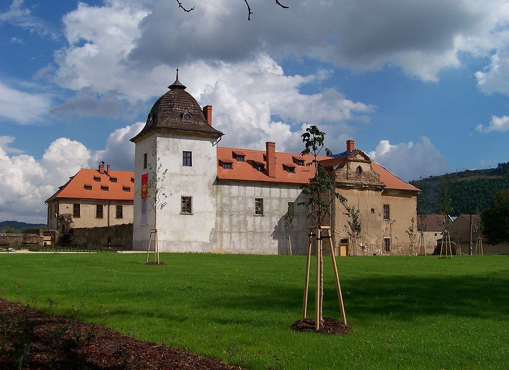 Zámek Králův Dvůr se brzy dočká další fáze potřebných oprav