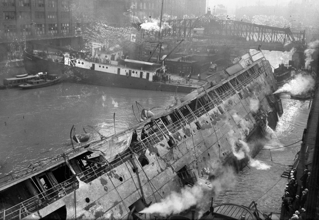 SS Eastland byl americký parník, původně sloužící pro přepravu ovoce, později přestavěný na výletní loď
