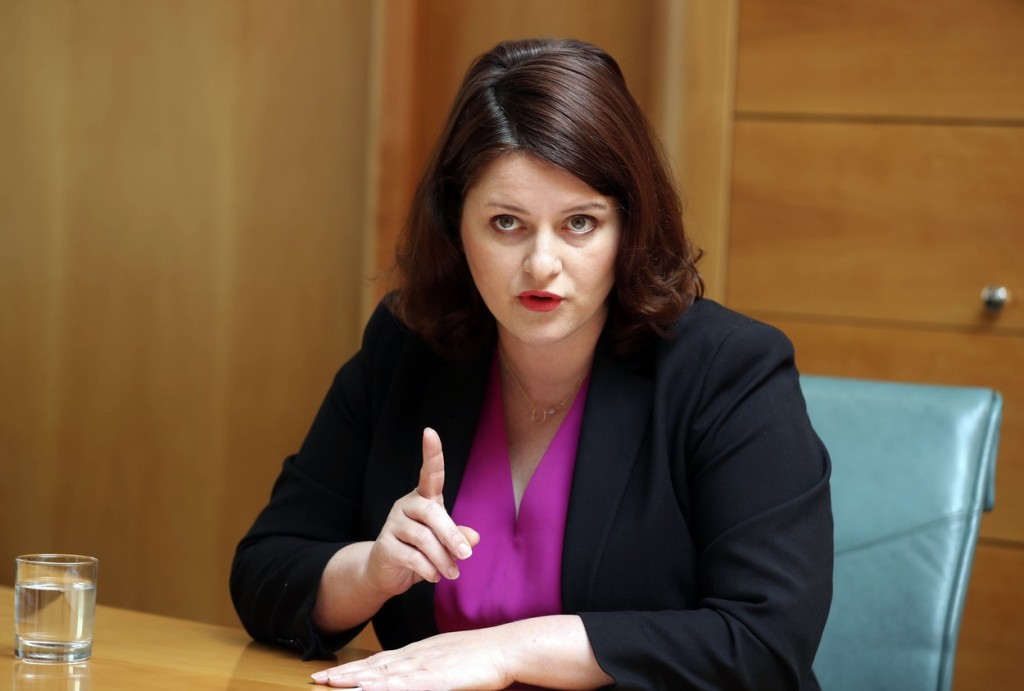 Jana Maláčová se portrétuje jako rváč za pracující, pečenou husou to ale příliš nezlepšila