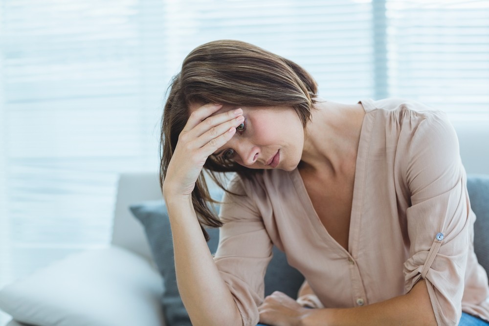 Deprese je závažná, dlouhotrvající porucha psychiky projevující se snížením až vymizením schopnosti prožívat potěšení, pokleslými náladami jedince a patologickým smutkem