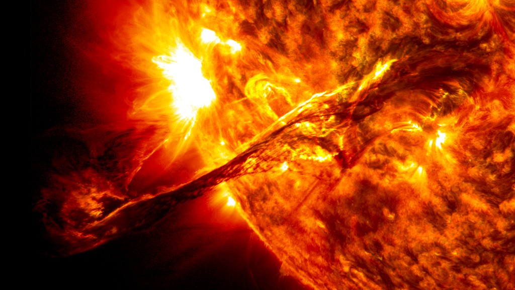 Sluneční erupce vymrští do vesmíru nepředstavitelné množství energie. Až ji namíří na Zemi, budeme mít velké problémy