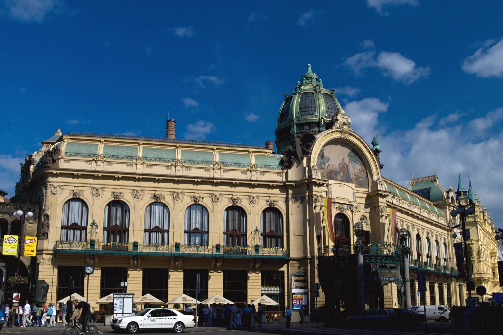 Výzdobu měli na starosti umělci jako Max Švabinský, Mikoláš Aleš, Alfons Mucha a mnoho dalších