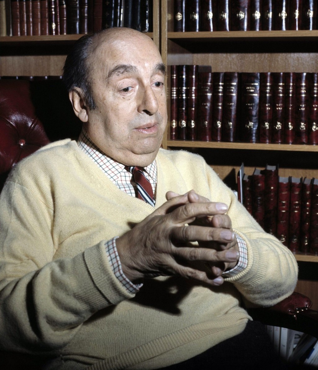 Během svého života Neruda zastával mnoho diplomatických funkcí a působil jako senátor za chilskou komunistickou stranu