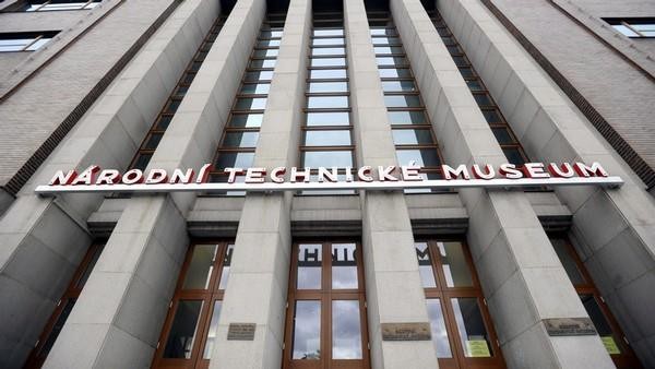 Technické muzeum vystavuje polarograf