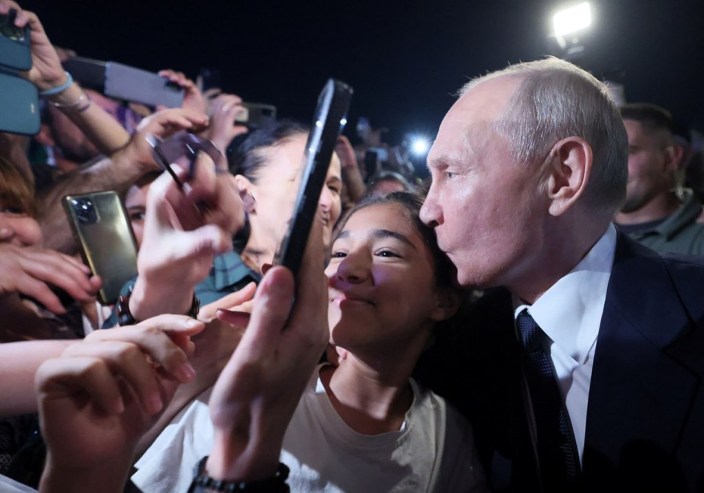 Podobně jako Adolf Hitler i Vladimir Putin využívá propagandy