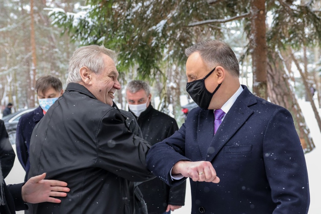 A ještě mu mohl dát flákanec, aby bylo dokonáno...