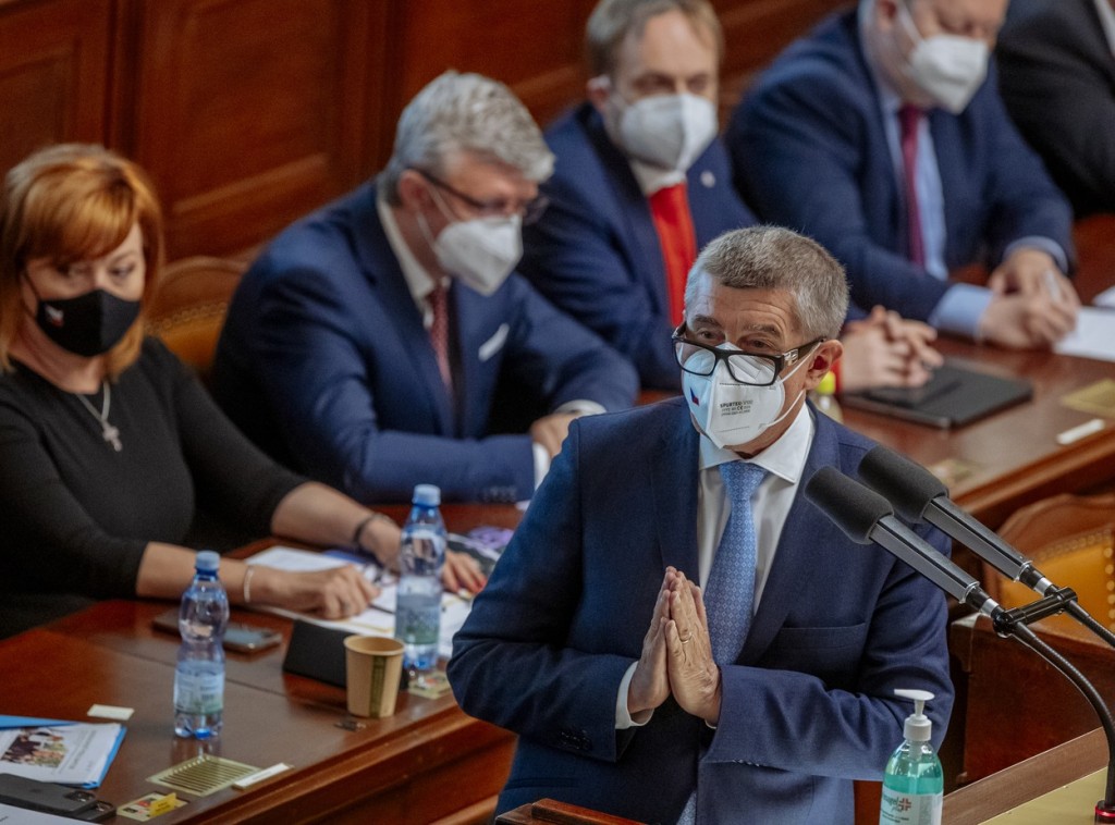 Andrej Babiš ví, že jen modlení volby nevyhraje