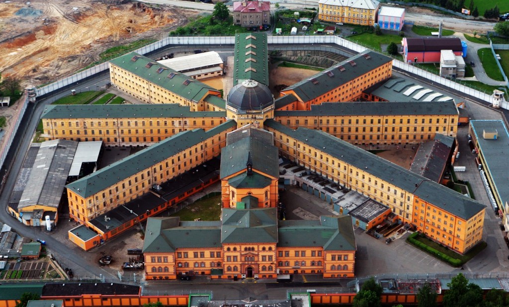 Autorem základní koncepce vězeňského areálu byl architekt a c. k. stavební rada Emanuel Trojan a projekt vypracoval c. k. inženýr pro vnitřní záležitosti Franz Maurus