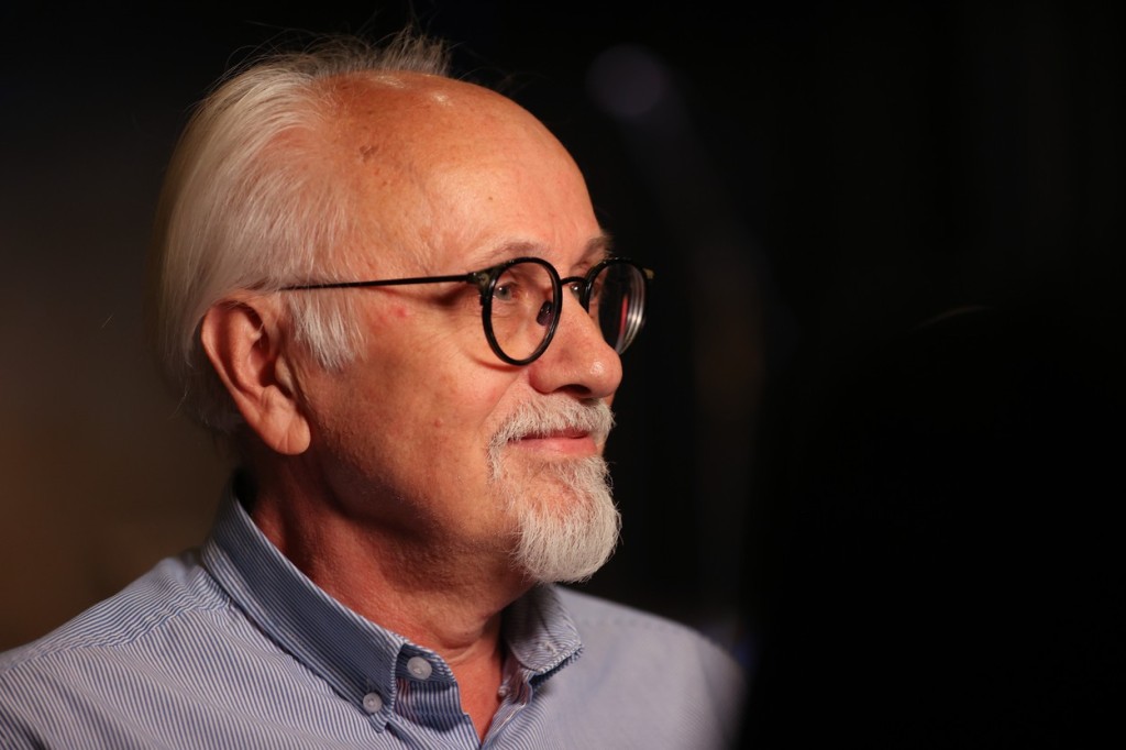Václav Knop je známý nejen z televize, ale také z rozhlasu. S jeho hlasem se potkáváme i tam, kde bychom to nečekali