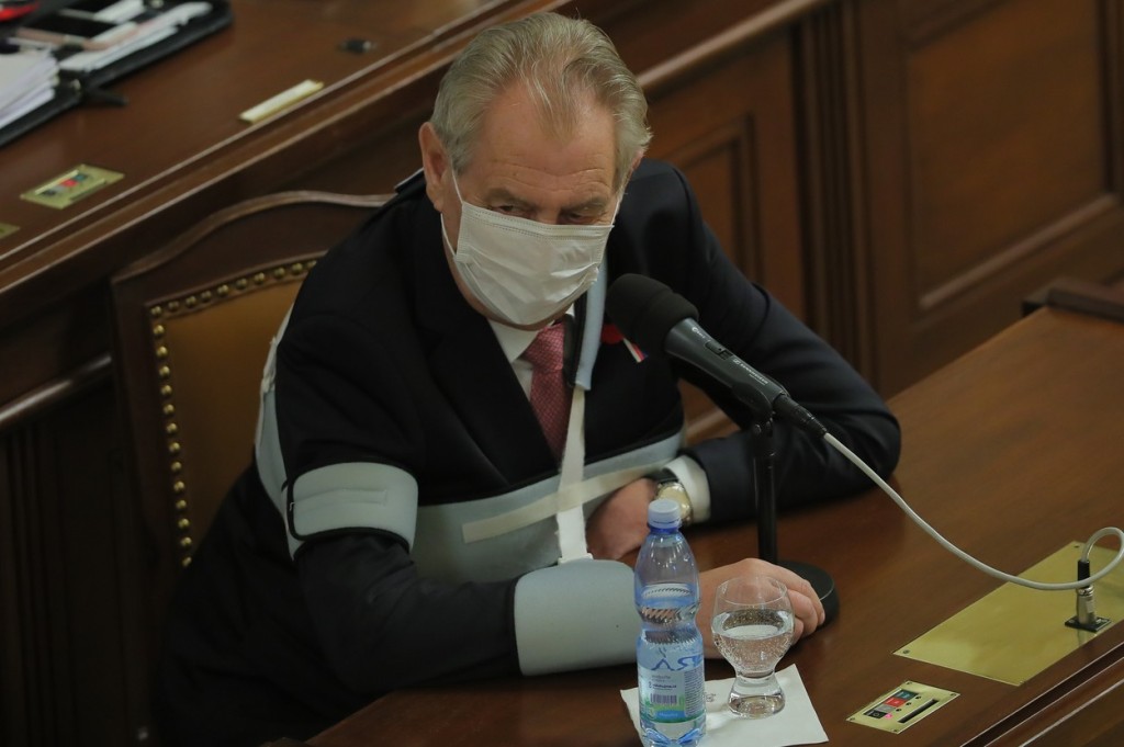 Prezident Zeman promluvil k poslancům, připomněl svoje vychování a podpořil rozpočet
