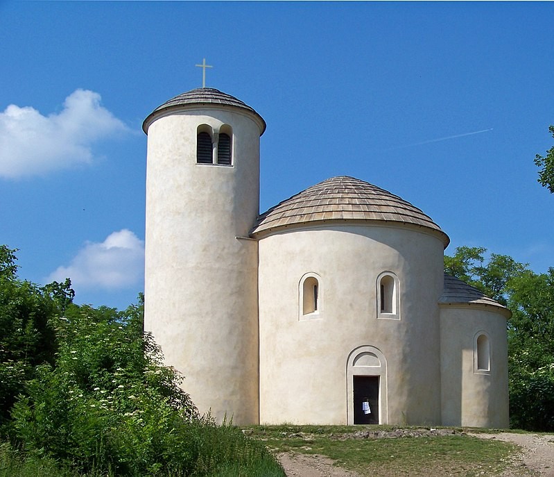 Rotunda svatého Jiří a svatého Vojtěcha na Řípu je jednou z nejstarších staveb na našem území