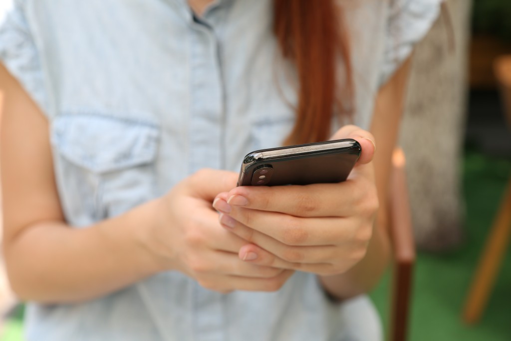 Pokud je člověk, se kterým vedete rozhovor na telefonu, nebojte se poukázat na to, že vám jeho chování vadí. Pomůžete tak sobě i jemu 
