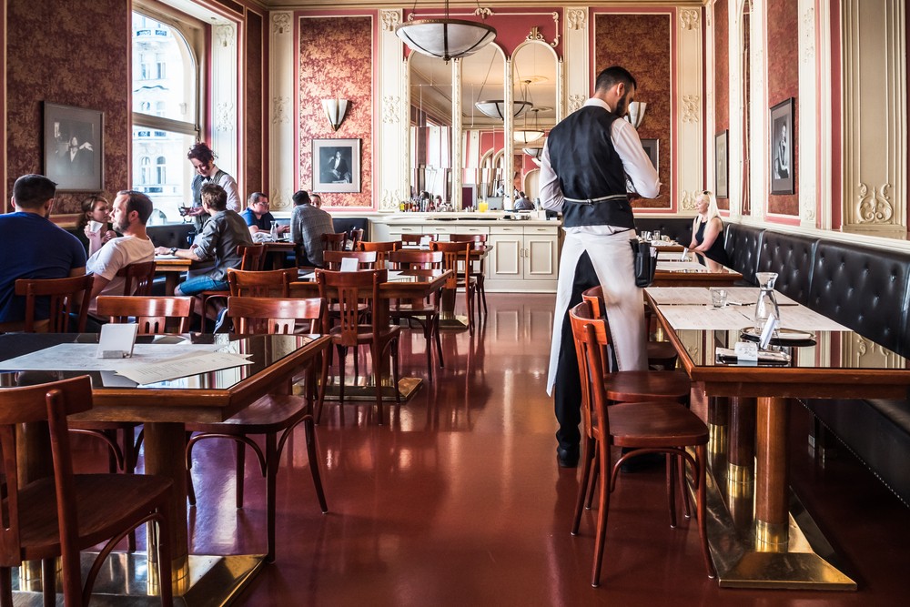 Jedna z nejoblíbenějších a nejproslulejších kaváren je Café Louvre