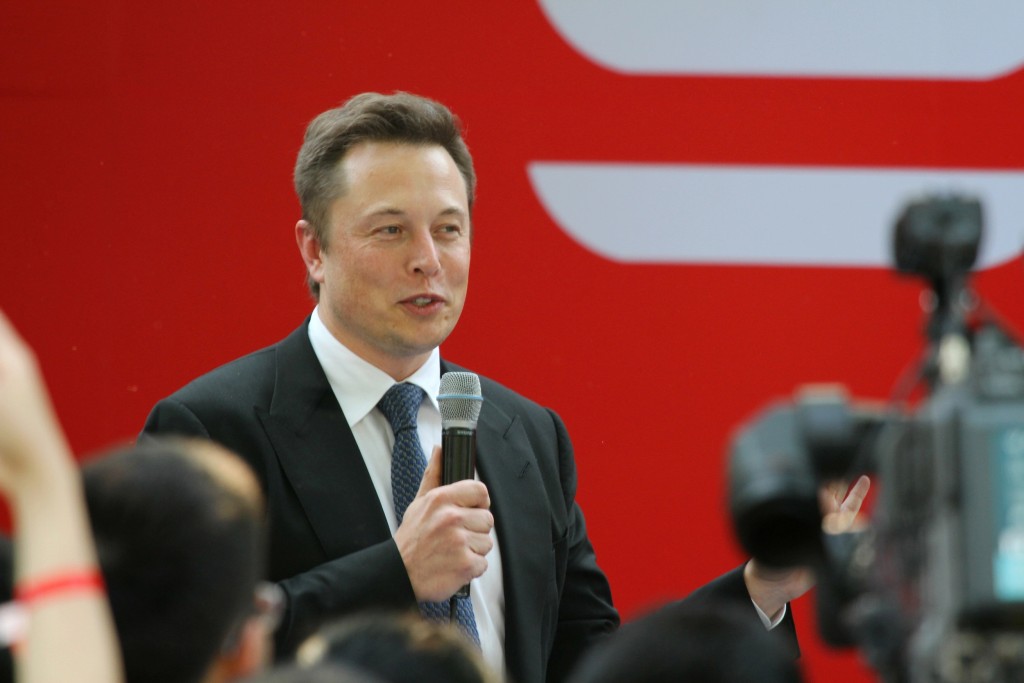 Elon Musk nejdříve hrál na obě strany. Teď je ale největším podporovatelem Donalda Trumpa
