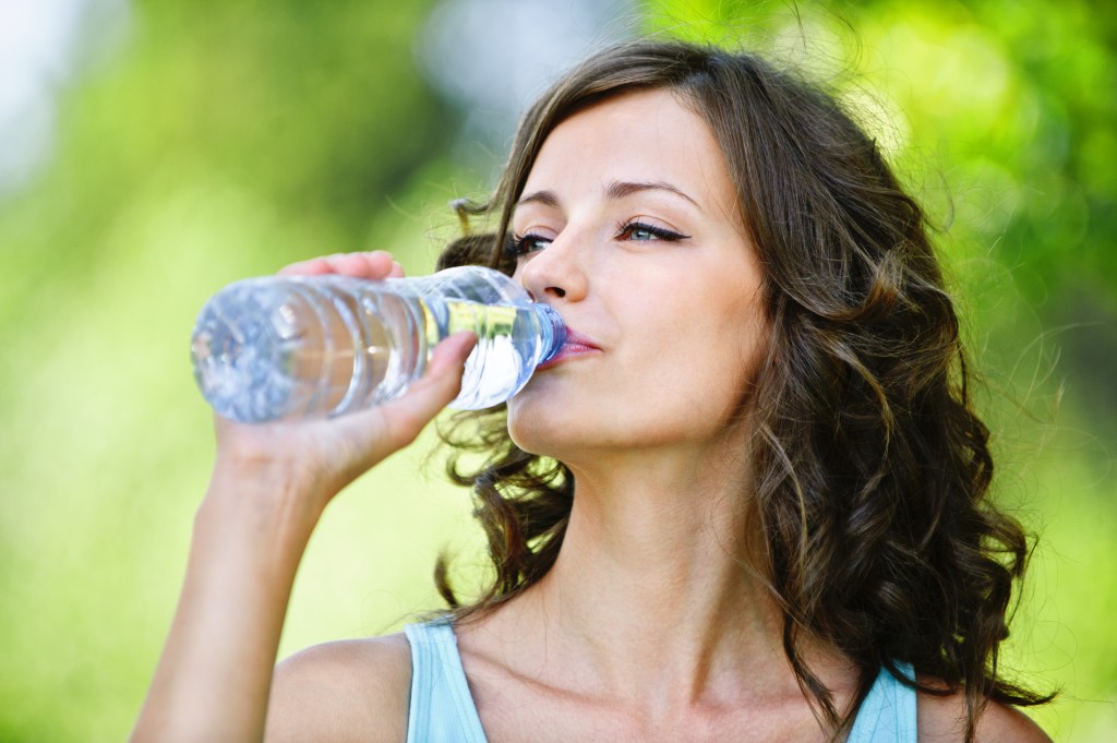 Zejména v letních měsících je nutné nezapomínat na dostatečnou hydrataci