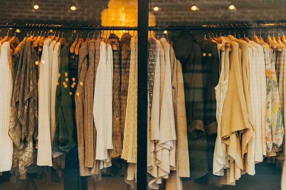 Britové jenom v létě utratí 77 miliard za obečení