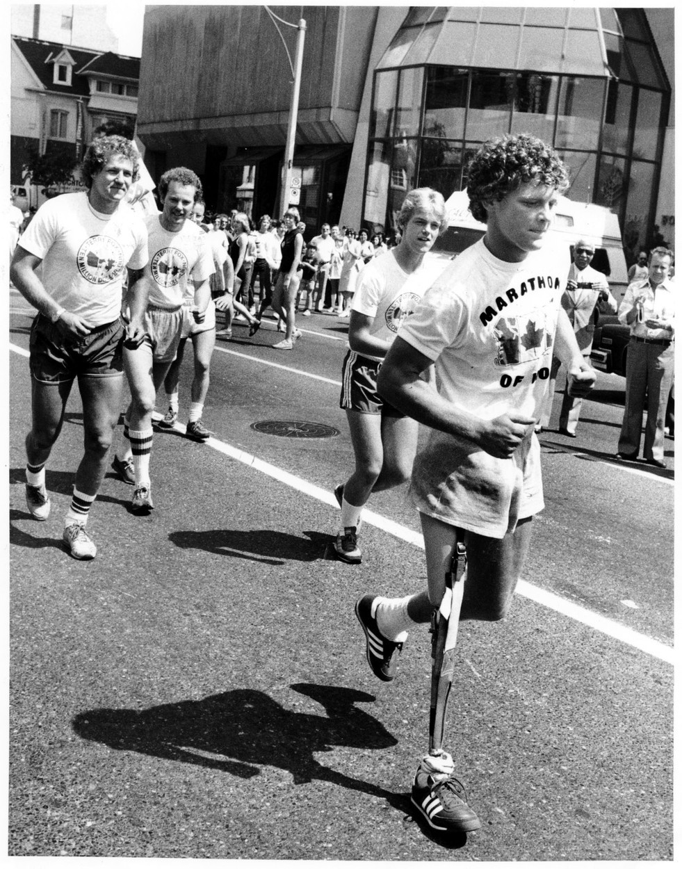 Terry Fox se vydal na neskutečnou běžeckou cestu jen s jednou nohou