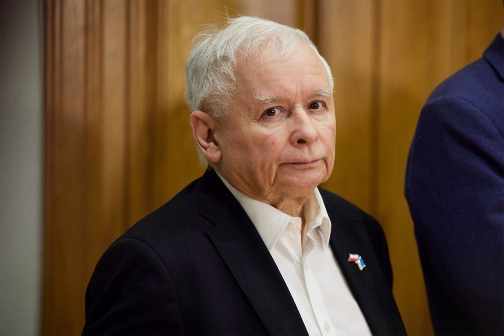 Jaroslaw Kaczynski se nebojí mnoha tvrdých úderů a je možné, že volby jeho strana ovládne