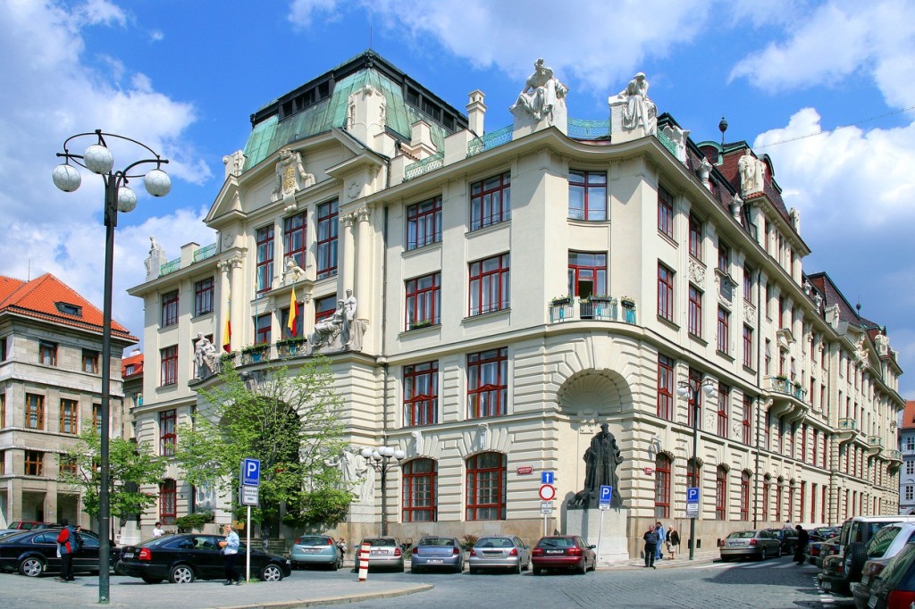 Praha chce zrušit nynější parkoviště na Mariánském náměstí