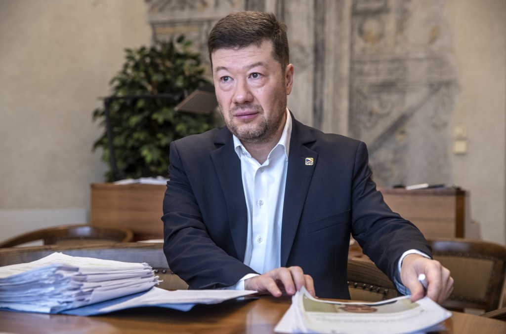 Okamura pomalu ztrácí tah na branku, na jeho místo nastupují nové tváře