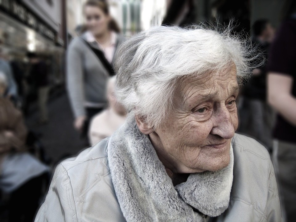 Seniorka ve strachu z koronaviru vypila desinfekci