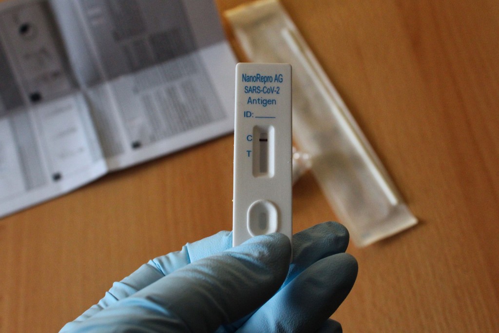 Firmy, které začaly testovat již loni, mají daleko méně nakažených zaměstnanců, a tedy méně výpadků