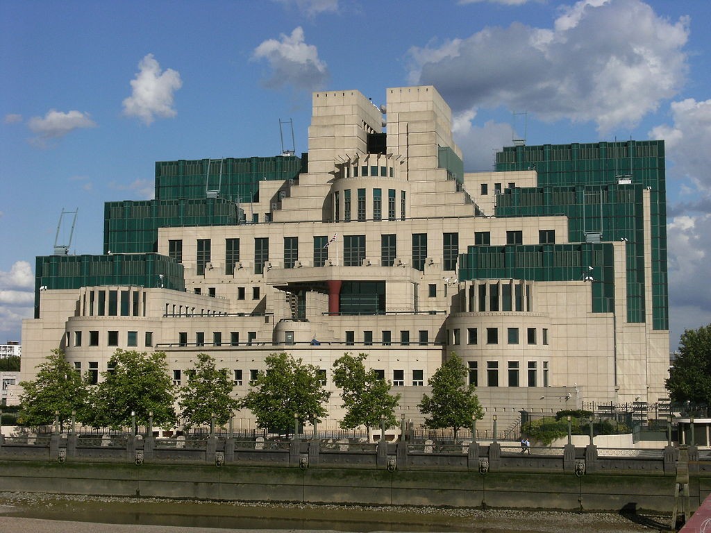 MI5 a MI6 varují vládu ve vztahu k Číně