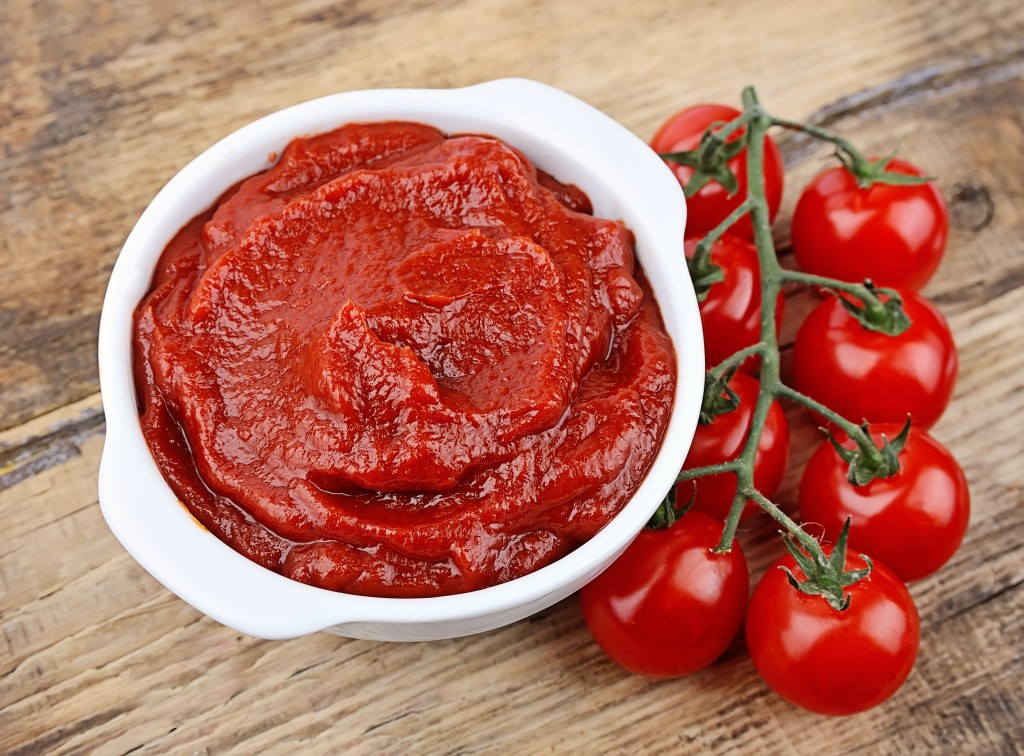 S prevencí sluncem spálené pokožky nám do jisté míry může pomoci mimo jiné i konzumace rajčat, či rajčatové pasty