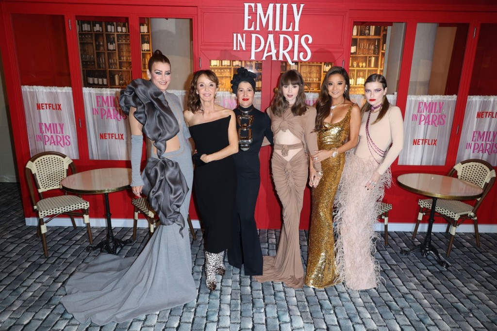 Emily in Paris milují diváci po celém světě