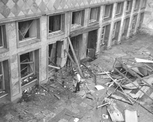 RAF zosnovala útok na americké velitelství ve Frankfurtu nad Mohanem, výsledkem byl 1 mrtvý a 13 zraněných