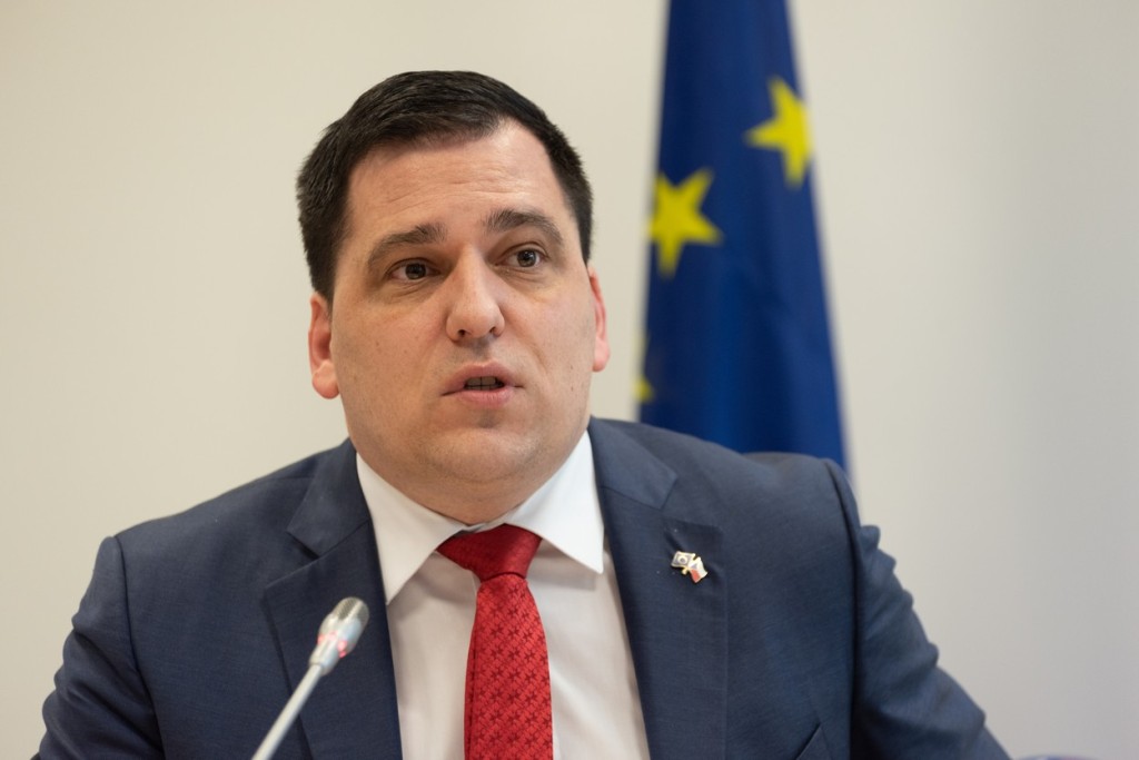 Místopředseda KDU-ČSL je považován za odborníka na krizovou komunikaci, politický marketing a public relations