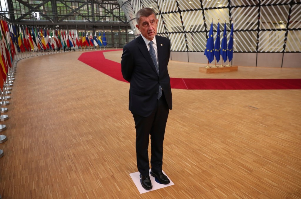 Pane premiére, zase se pletete