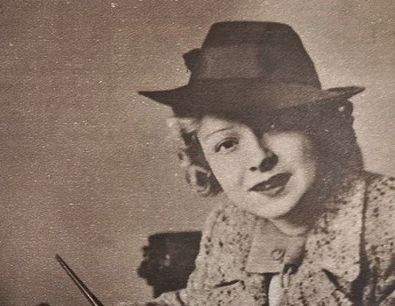 Věra Ferbasová byla komediantka již jako dívka školou povinná. Brzy se z ní stala komička. Tehdy se herečkám tohoto typu přezdívalo komindy