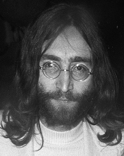 Když se John Lennon rozkmotřil s ostatními členy Beatles, začal dělat hudbu na vlastní pěst. Vytvořil řadu pacifistických protestsongů, které inspirovaly generaci květinových dětí