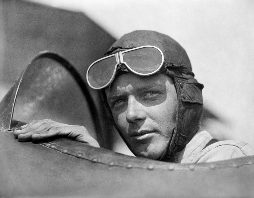Americký letec Charles Augustus Lindbergh byl známý především prvním sólovým přeletem Atlantského oceánu v roce 1927