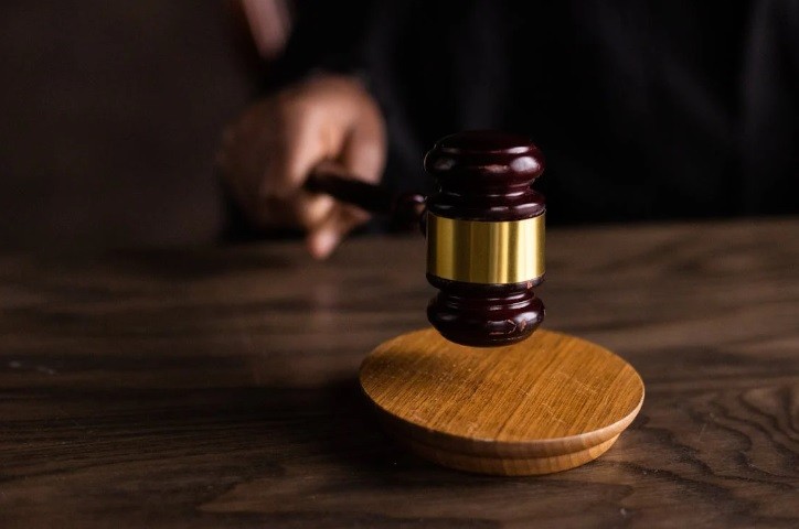 Jde to tak snadno. Stačí malý dluhový vroubek a už je tu bankrot, který může narůst do obludných rozměrů. Jedním z možných řešení je insolvenční řízení