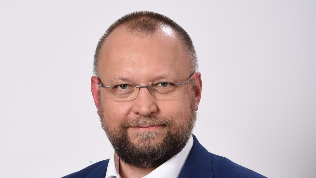 Od roku 2000 se Jan Bartošek živil jako terapeut v Terapeutické komunitě Podcestný mlýn u Dačic, kde se věnoval práci s pacienty trpícími závislostí na návykových látkách