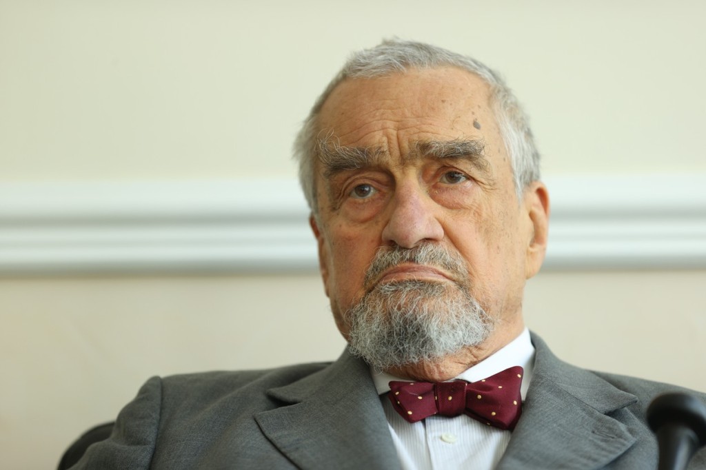 Jeho dědičný šlechtický titul je „kníže ze Schwarzenbergu, vévoda krumlovský, hrabě ze Sulzu a lankrabě klettgavský“
